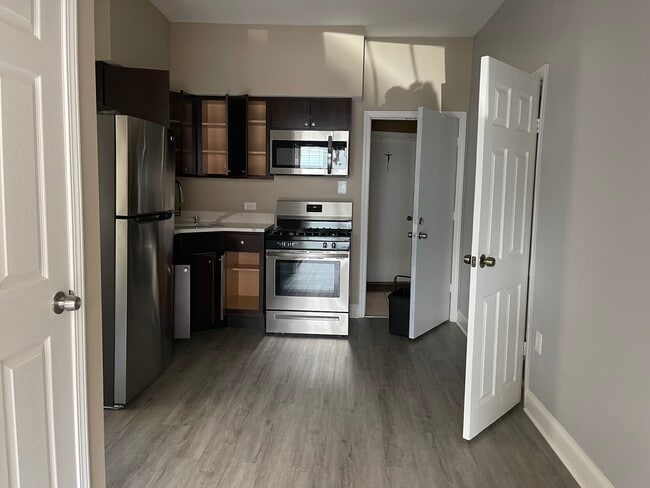 Building Photo - 1312 W Erie St