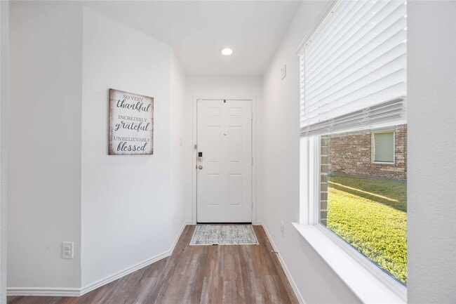 Building Photo - 24034 Sunview Vly Dr