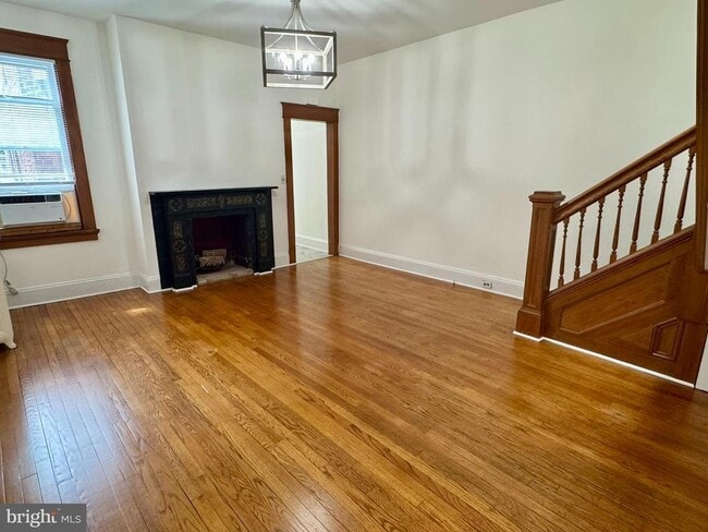 Building Photo - 112 E 3rd St