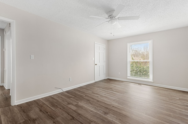 Building Photo - Adorable 2 BR duplex in the heart of Mboro!