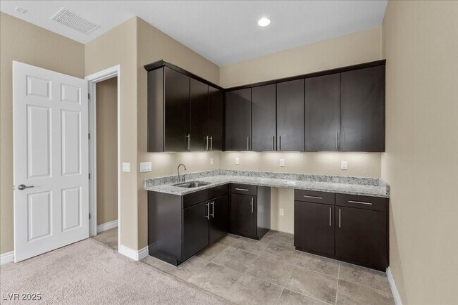 Building Photo - 11 Carolina Cherry Dr
