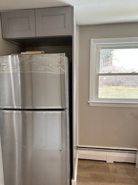 Fridge in kitchen - 33A Bridge St