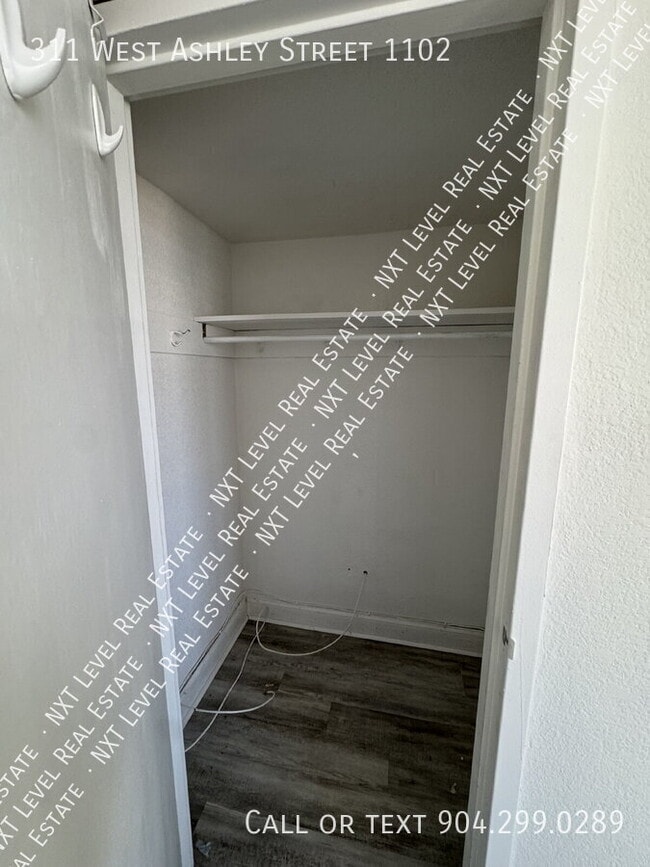 Building Photo - 311 W Ashley St