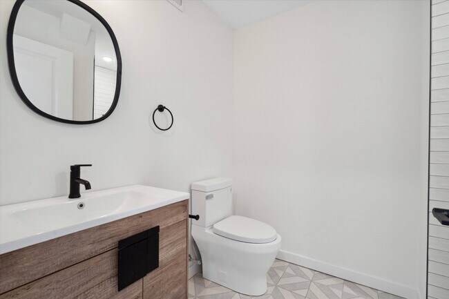 Building Photo - 1338 N 15th St