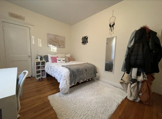 Building Photo - 18 Euston St