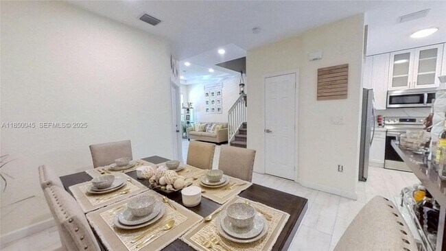 Building Photo - 1420 SE 26th Ave