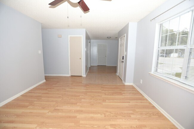 Building Photo - 621 S Hampton Dr
