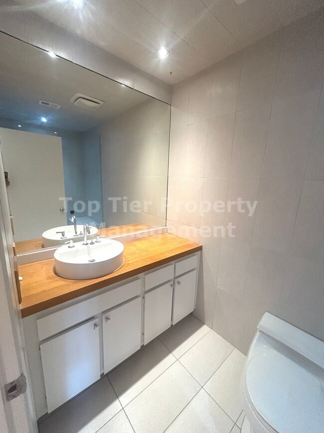 Building Photo - ***NEWLY RENOVATED 2 bed, 2 bath Townhouse in Carlsbad / La Costa - Available 06/01***
