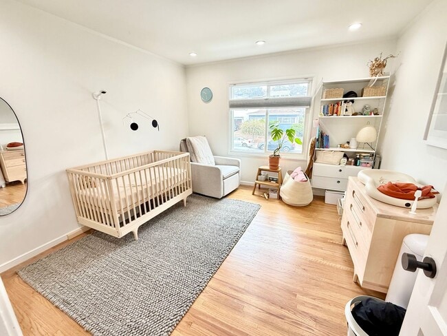 Building Photo - Beautifully Remodeled Westlake Home