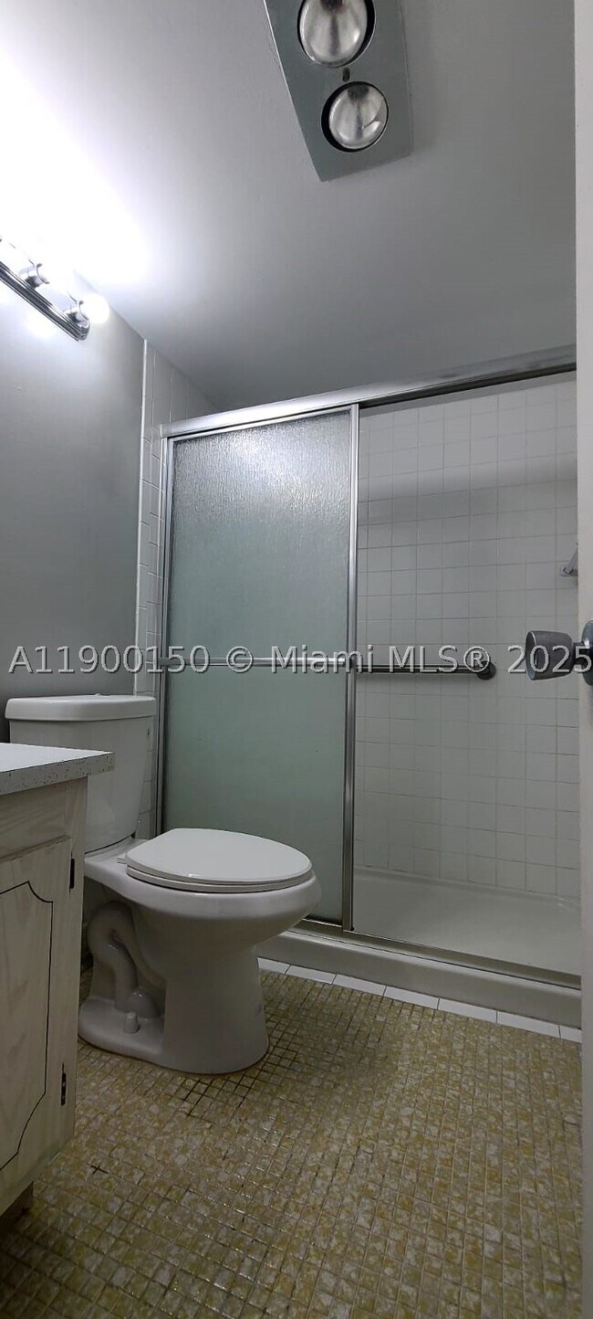 Building Photo - 92 Berkshire D