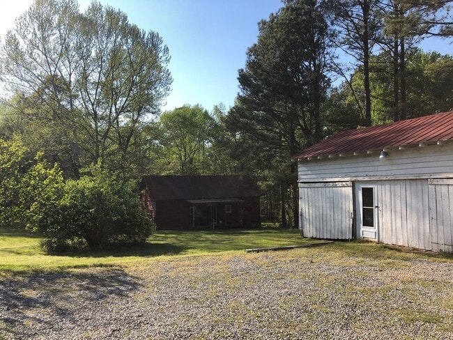 Building Photo - Fully Renovated Farmhouse in Moseley