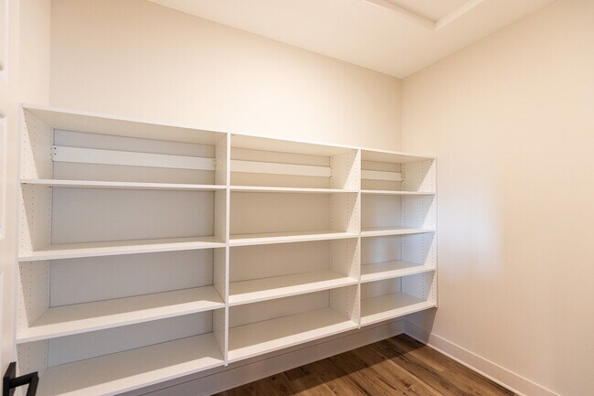 Building Photo - 871 Rosemary Gdns