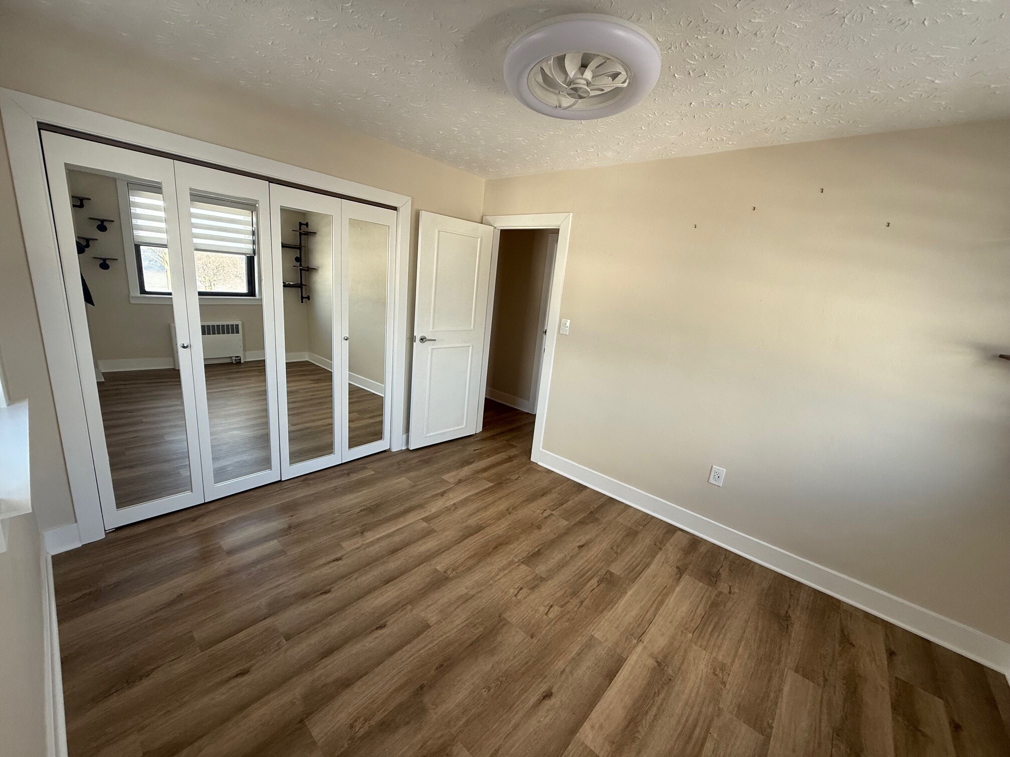 Building Photo - 11720 Edgewater Dr
