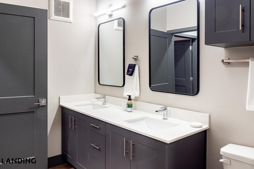 Building Photo - 415 E 2nd St S