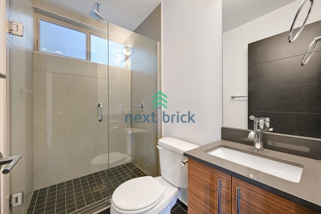 Building Photo - 3 BED & 2.5 BATH SINGLE FAMILY HOUSE FOR RENT