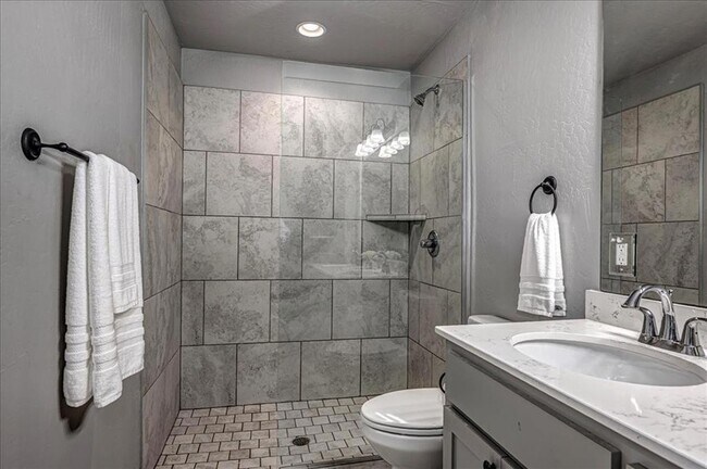Building Photo - 10300 Glover River Dr