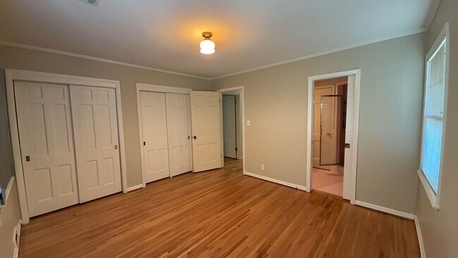 Building Photo - 5443 S Marion Ave