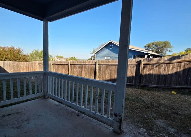 Building Photo - 205 Ivy Ln