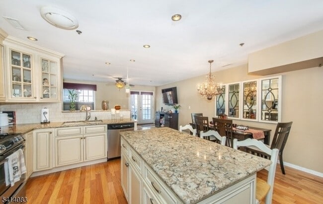 Building Photo - 20 S Midland Ave