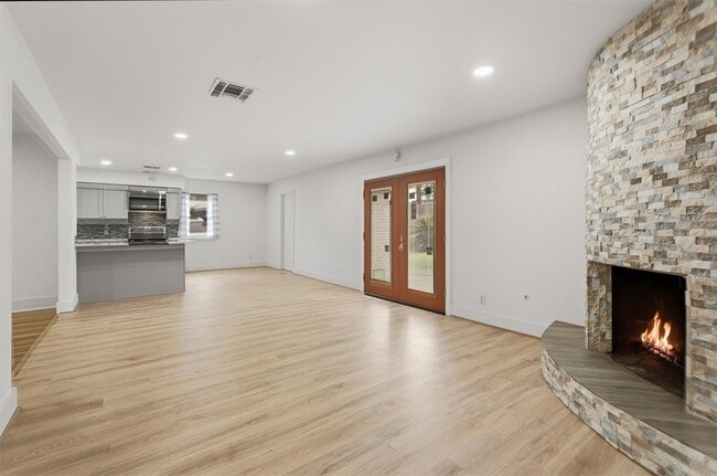 Building Photo - 1219 Wisterwood Dr