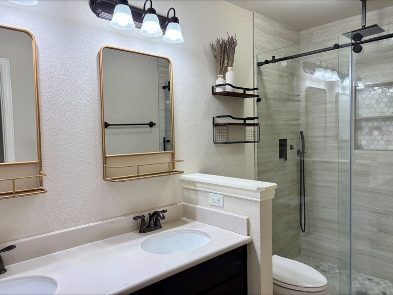 Building Photo - 3042 Currant Dr