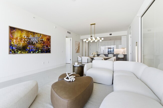 Building Photo - 220 Lake Shore Dr