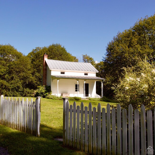 Building Photo - 64 E Pond Lilly Rd