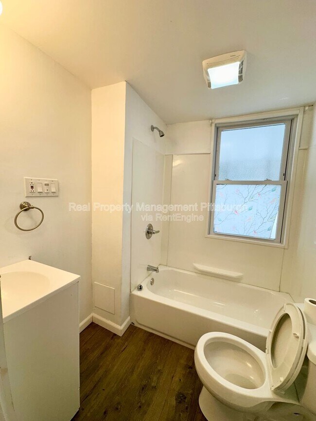 Building Photo - 814 Greensburg Pike