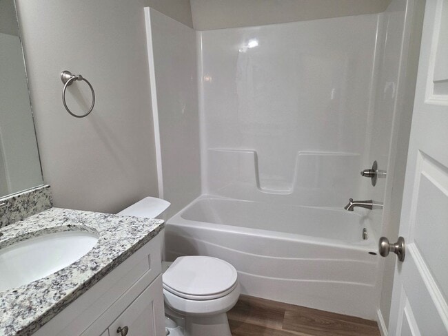 Building Photo - 3 Bed 2 bath home on corner lot