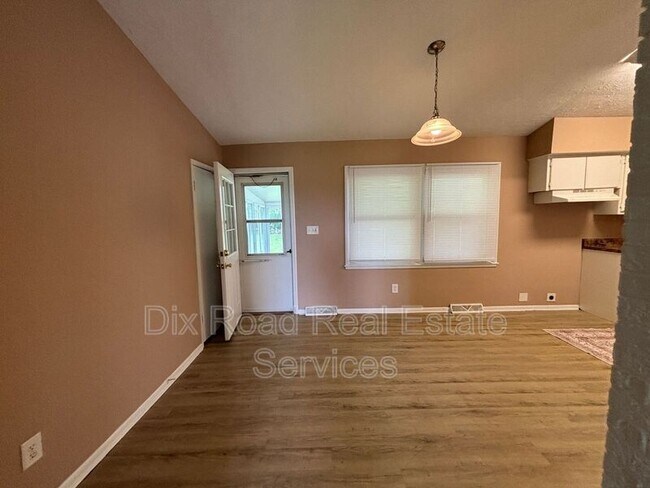 Building Photo - 4984 OH-122
