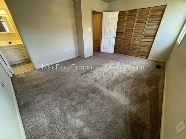 Building Photo - 14611 Earlham Ct