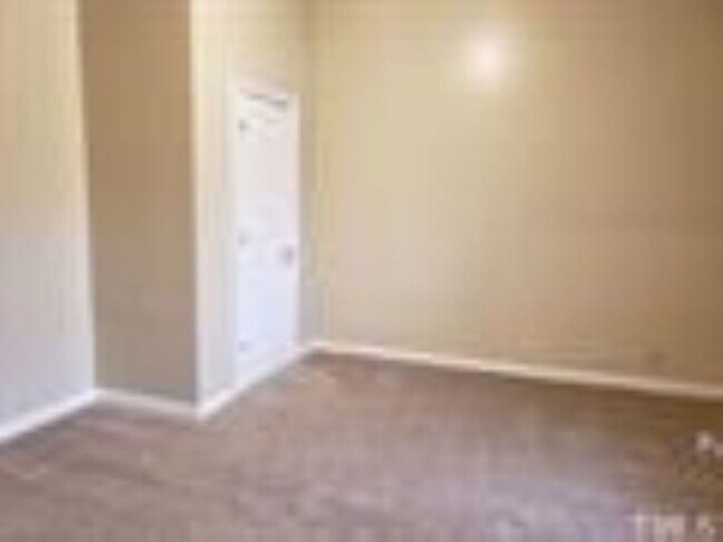 Building Photo - Cute, 2 Bedroom Bungalow in historic East ...