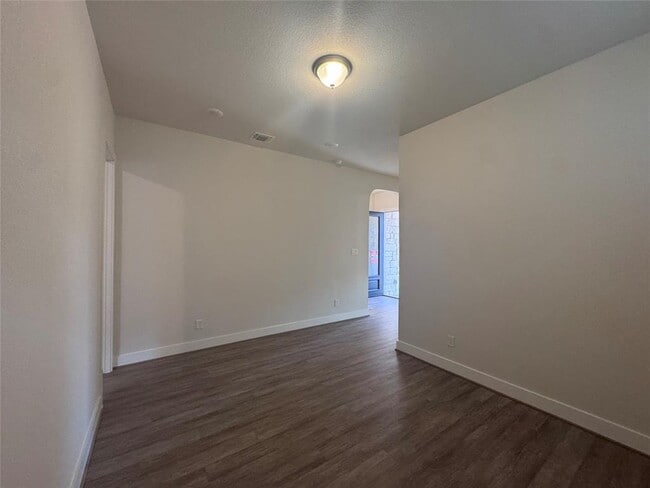 Building Photo - 3804 Sandhill Crane Dr