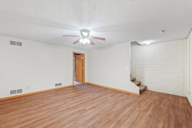 Building Photo - Modern Comfort & Space