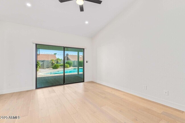 Building Photo - 5715 E Campo Bello Dr
