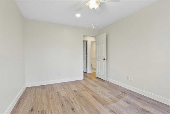 Building Photo - 24 Blackburn St