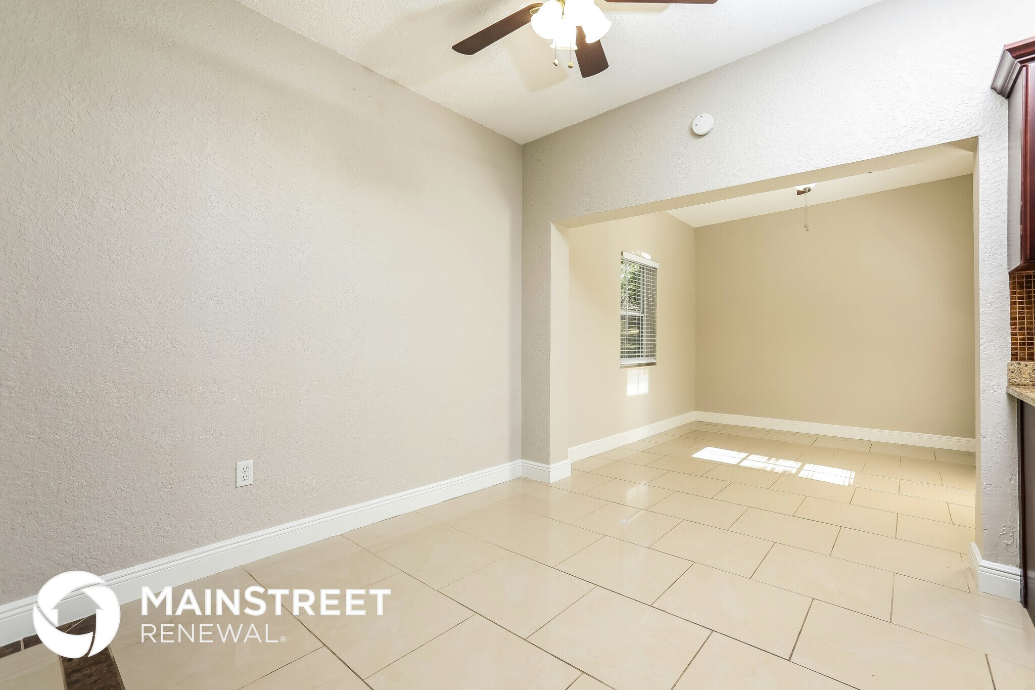 Building Photo - 1123 Suncrest Dr