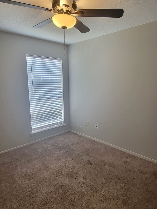 Building Photo - Adorable 2-Bedroom, 2-Bath Townhome Near A...