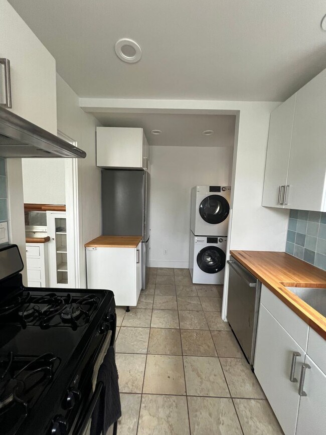 Building Photo - 2 bedroom house for rent