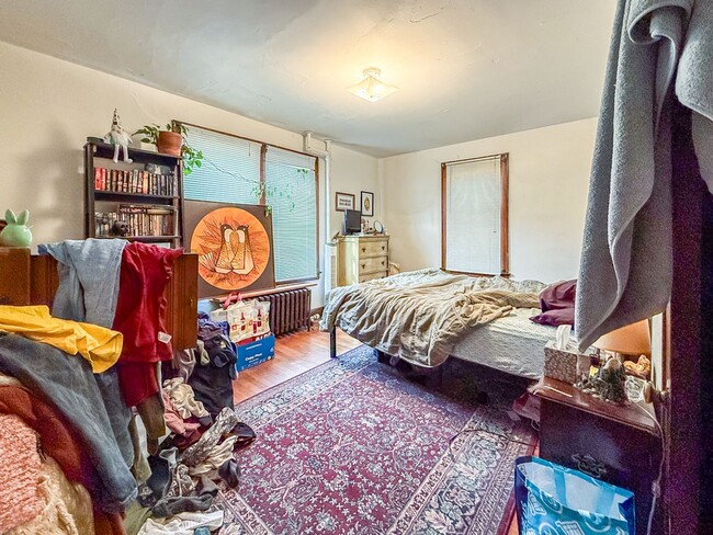 Building Photo - Charming & Convenient 2 Bedroom Near UIUC – Great Location!