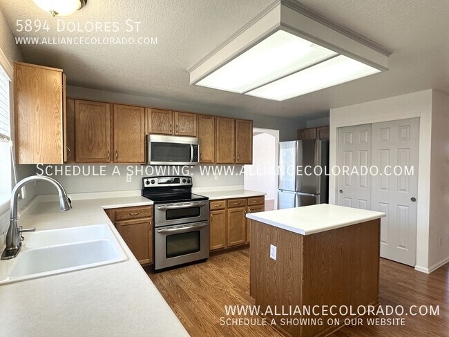 Building Photo - 5894 Dolores St