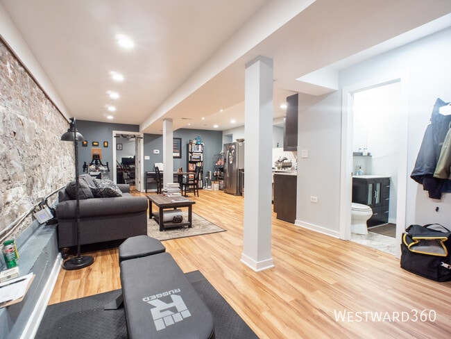 Building Photo - 2611 W Cortland St