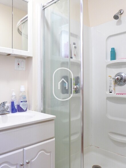 Building Photo - 39 Delle Ave