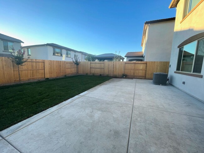 Building Photo - Corvara II @ Campus Oaks - 4 Bed, 3 Bath -...