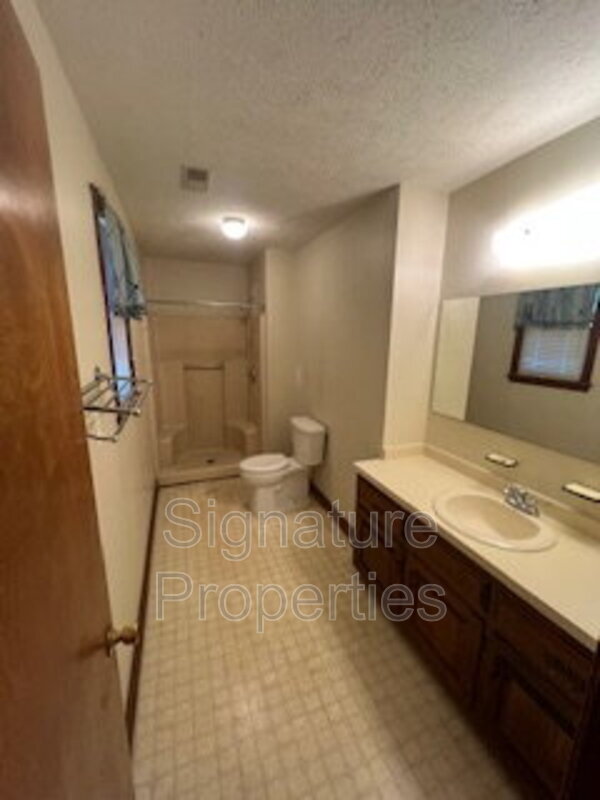 Building Photo - 2910 Kinvan Rd