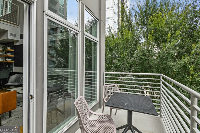 Building Photo - 208 12th St NE