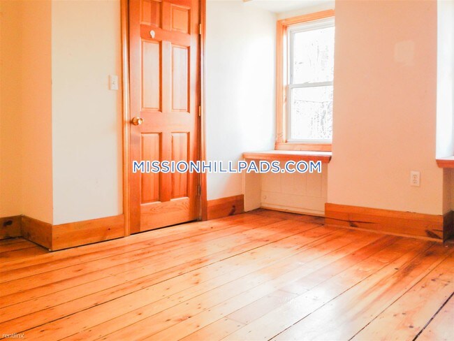 Building Photo - 6 br, 4 bath  - 9 Sewall St