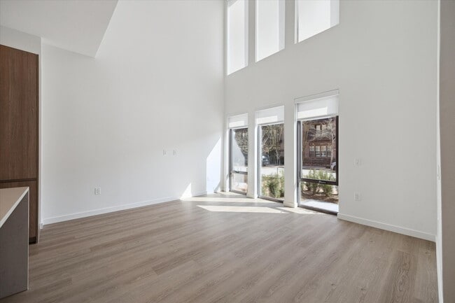 Building Photo - 1 Riva Row