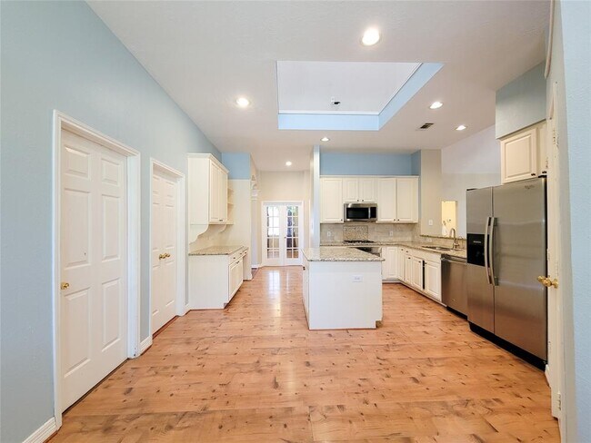 Building Photo - 3218 Vanity Dr