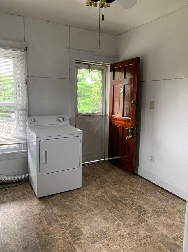 Building Photo - 260-262 Hager Street